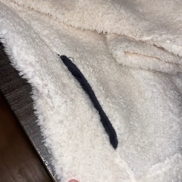 NFL New England Patriots.  Size XL .  Sherpa Like, Zip Up Jacket In White. - Picture 4 of 6